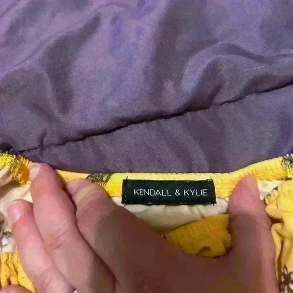 Kendall and Kylie yellow floral romper - Picture 3 of 3